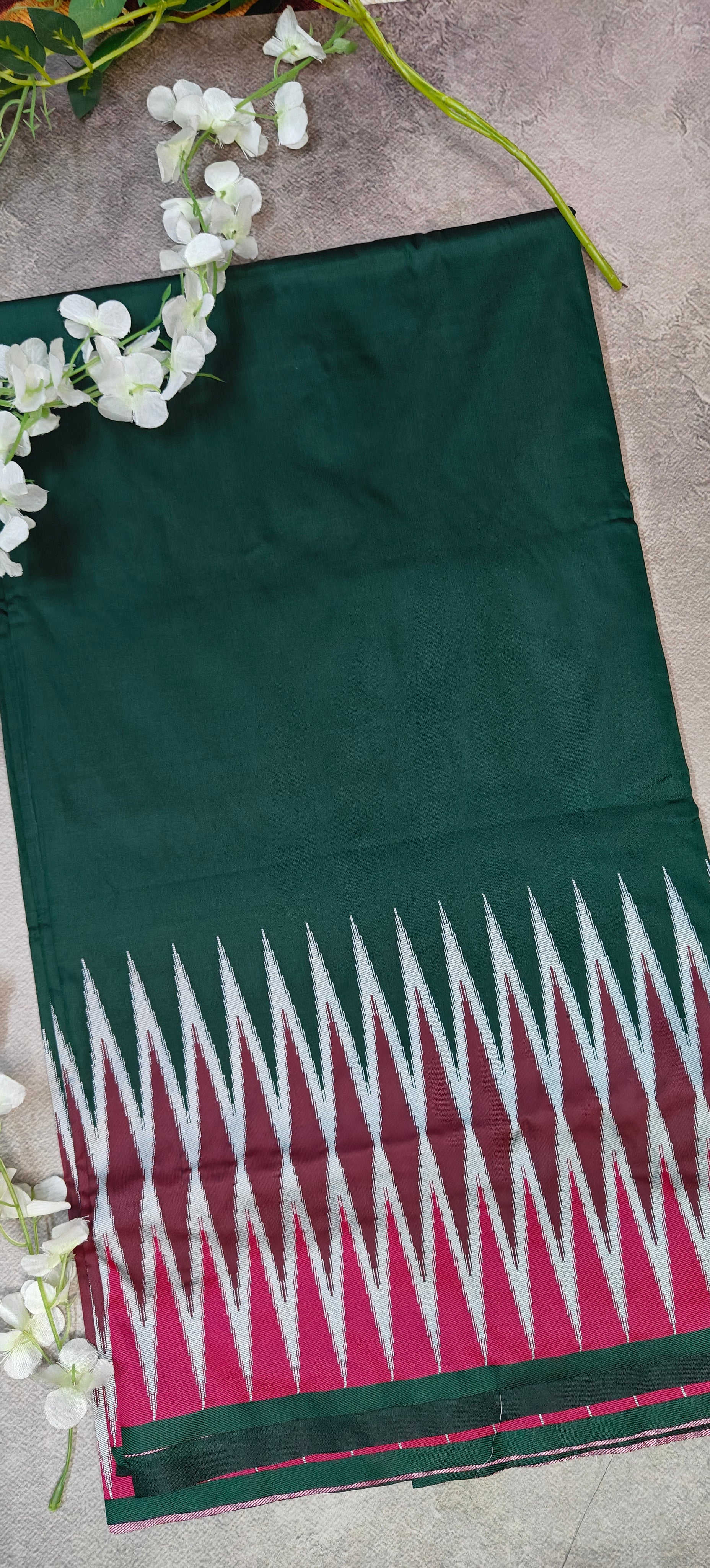 Classic green viscose blended silk saree with smooth finish and traditional appeal,